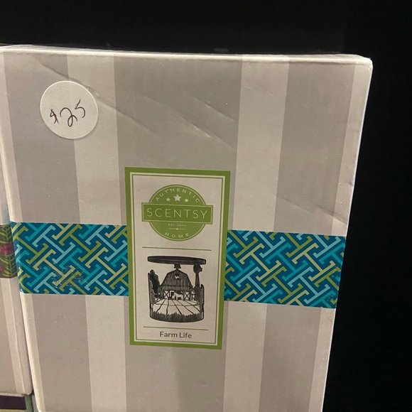 5 wraps and on stand - Picture 4 of 6